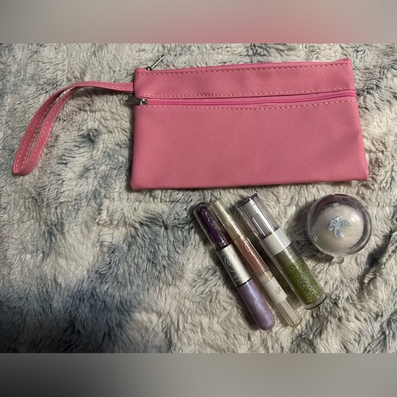 Caboodles Other - NIP 4 piece assorted caboodles makeup kit with wristlet double zip carry bag